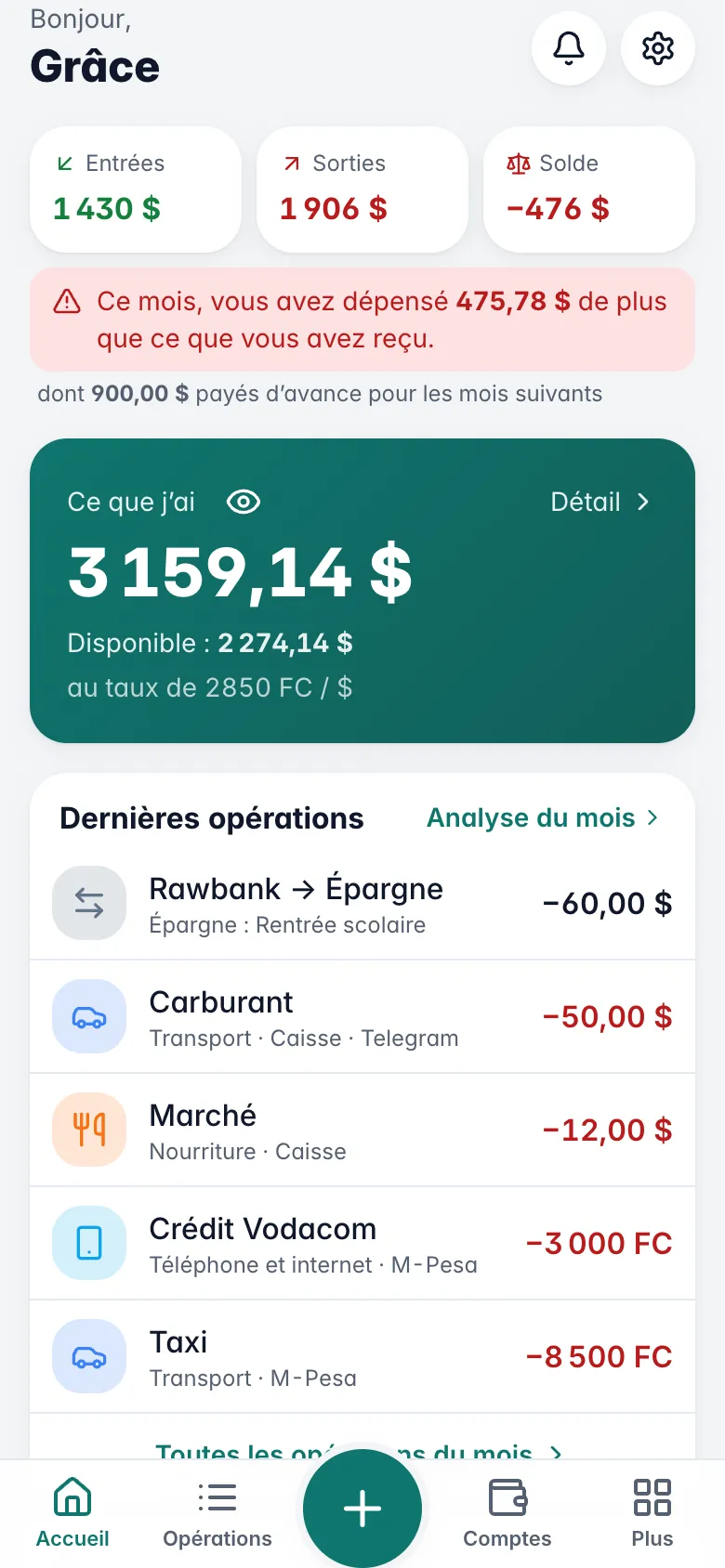 Écran d’accueil : en tête, trois cartes Entrées, Sorties et Solde du mois avec un message clair quand le solde est négatif, puis ce que j’ai et les dernières opérations du mois